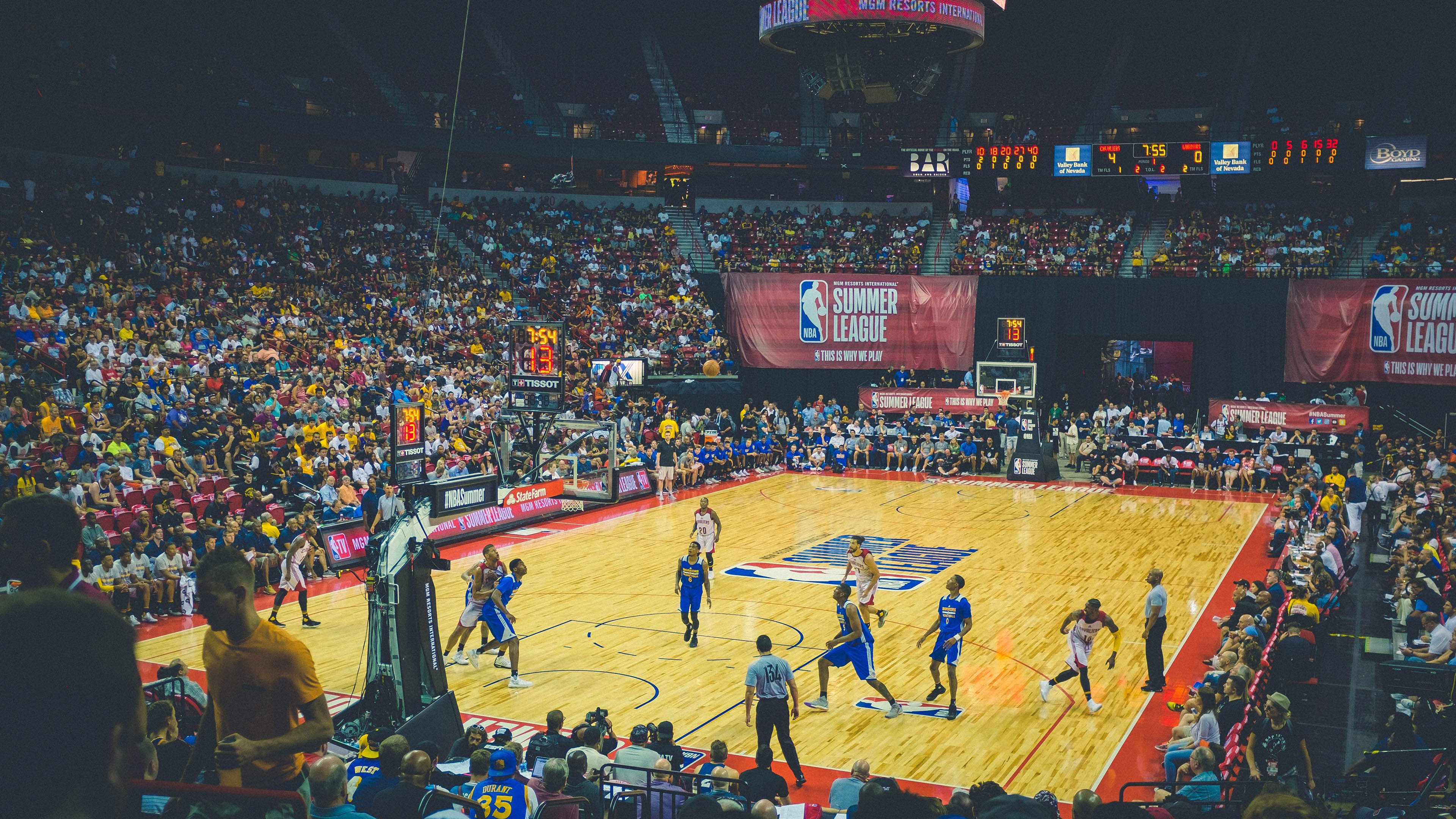 亲临现场：车迷的热情与激情展现